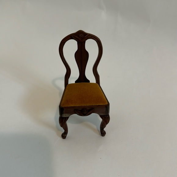 Vintage wooden and upholstered chair - Picture 1 of 4